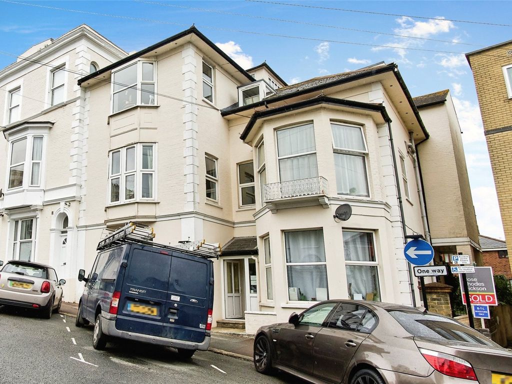 2 bed flat for sale in George Street, Ryde, Isle Of Wight PO33, £135,000
