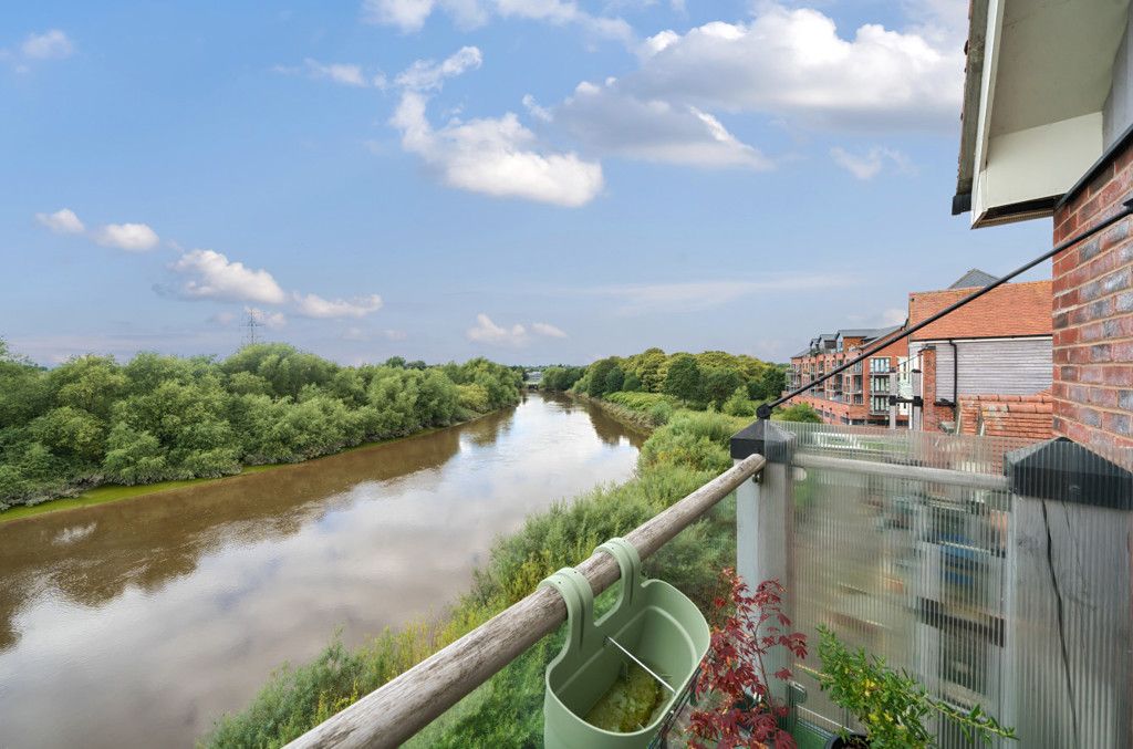 2 bed flat for sale in New Crane Street, Chester, Cheshire CH1, £185,000