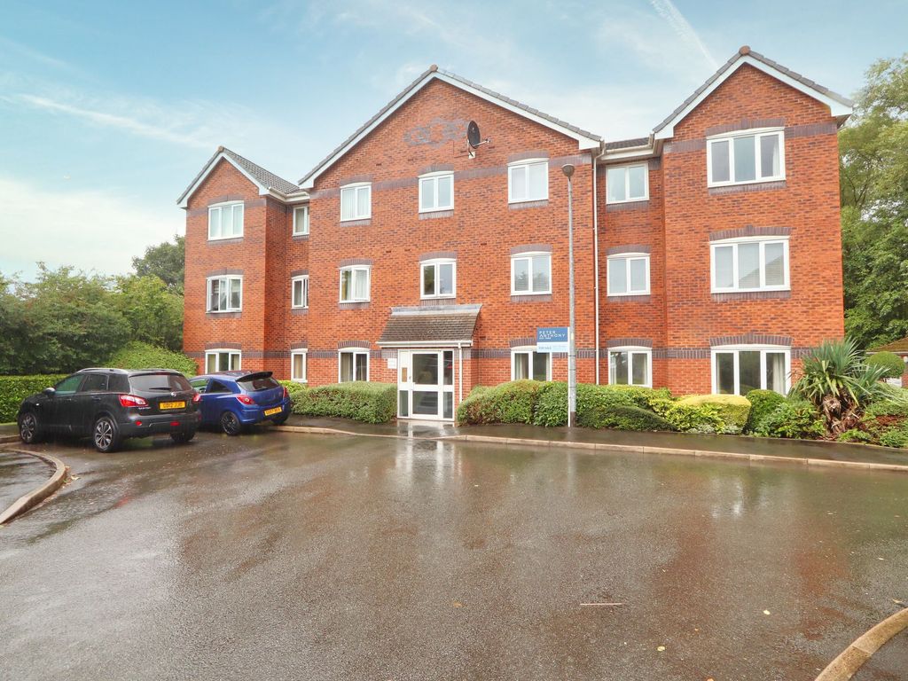 2 bed flat for sale in Townsgate Way, Irlam M44, £130,000