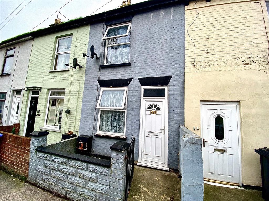 3 bed terraced house for sale in Raglan Street, Lowestoft, Suffolk NR32, £115,000