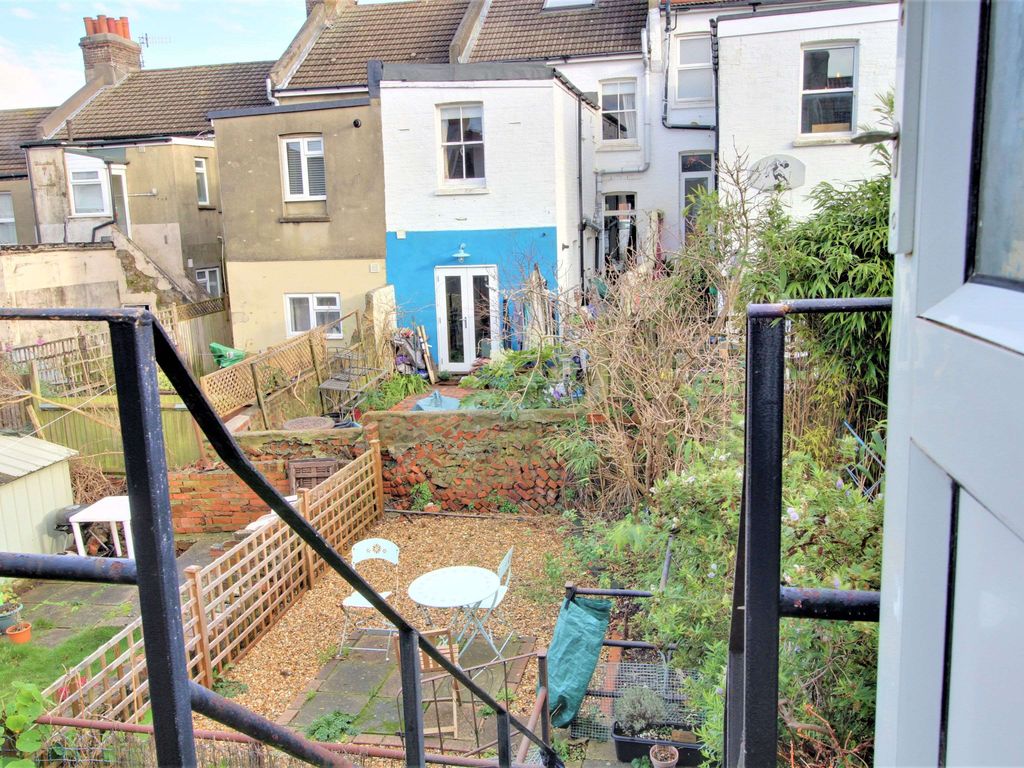 1 bed terraced house for sale in Totland Road, Brighton BN2, £200,000