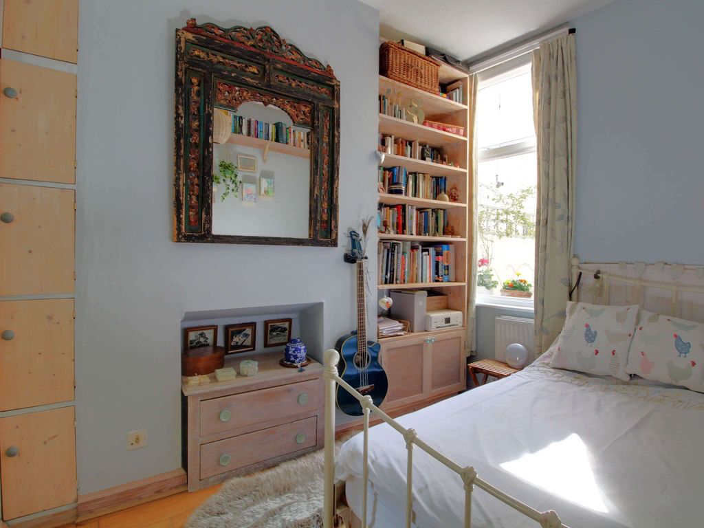1 bed flat for sale in Osborne Road, Brighton BN1, £270,000