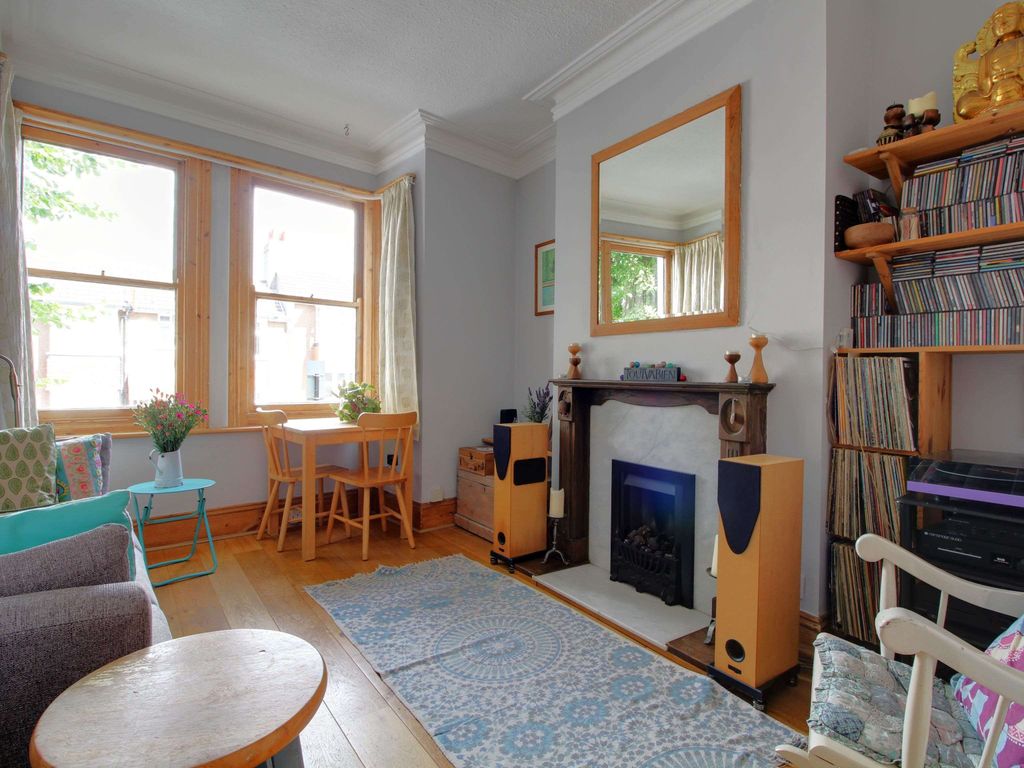 1 bed flat for sale in Osborne Road, Brighton BN1, £270,000