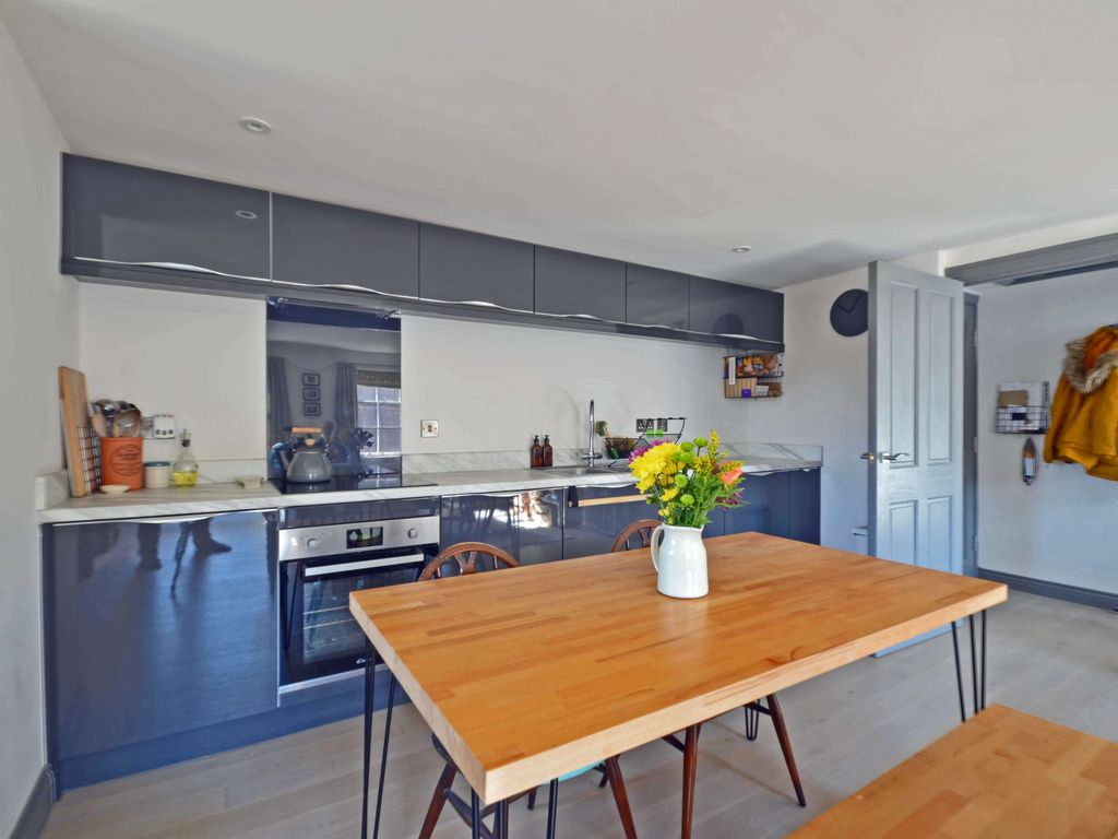 1 bed terraced house for sale in High Street, Chesham HP5, £230,000