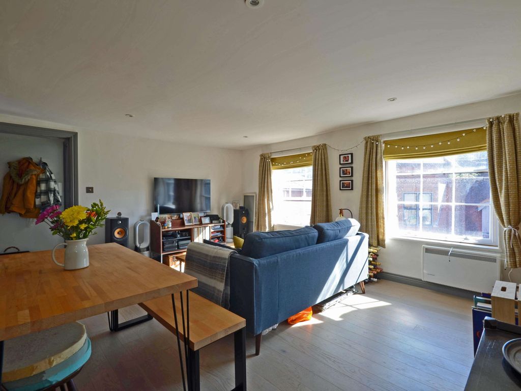1 bed terraced house for sale in High Street, Chesham HP5, £230,000