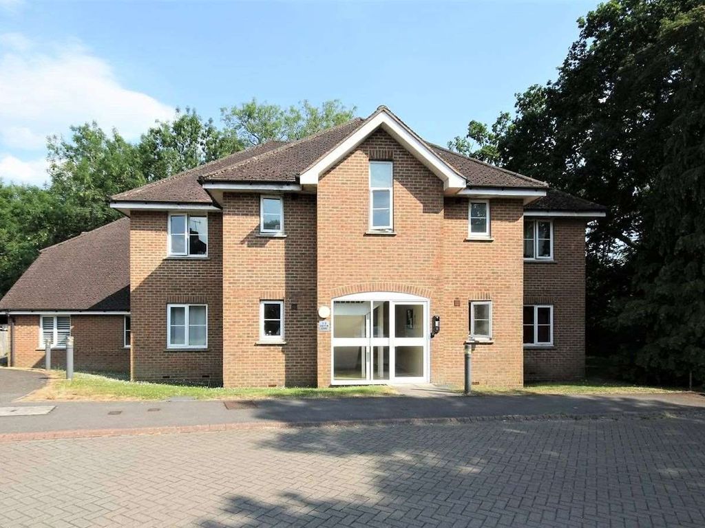 1 bed terraced house for sale in Chart Gardens, Dorking RH5, £117,500