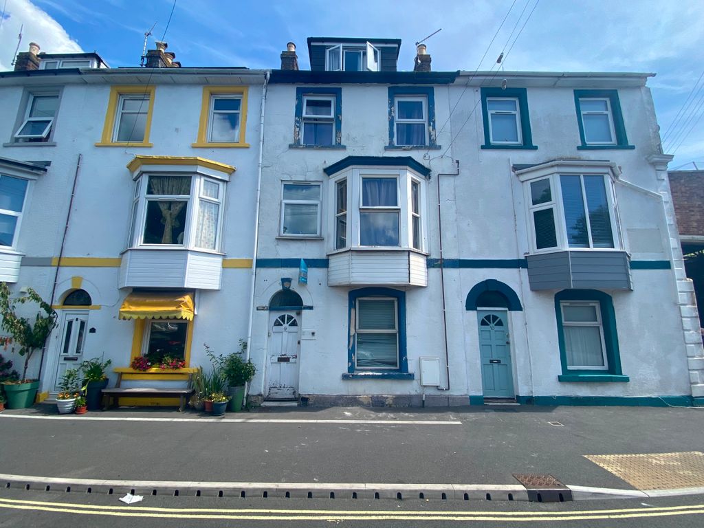 2 bed flat for sale in Commercial Road, Weymouth DT4, £120,000