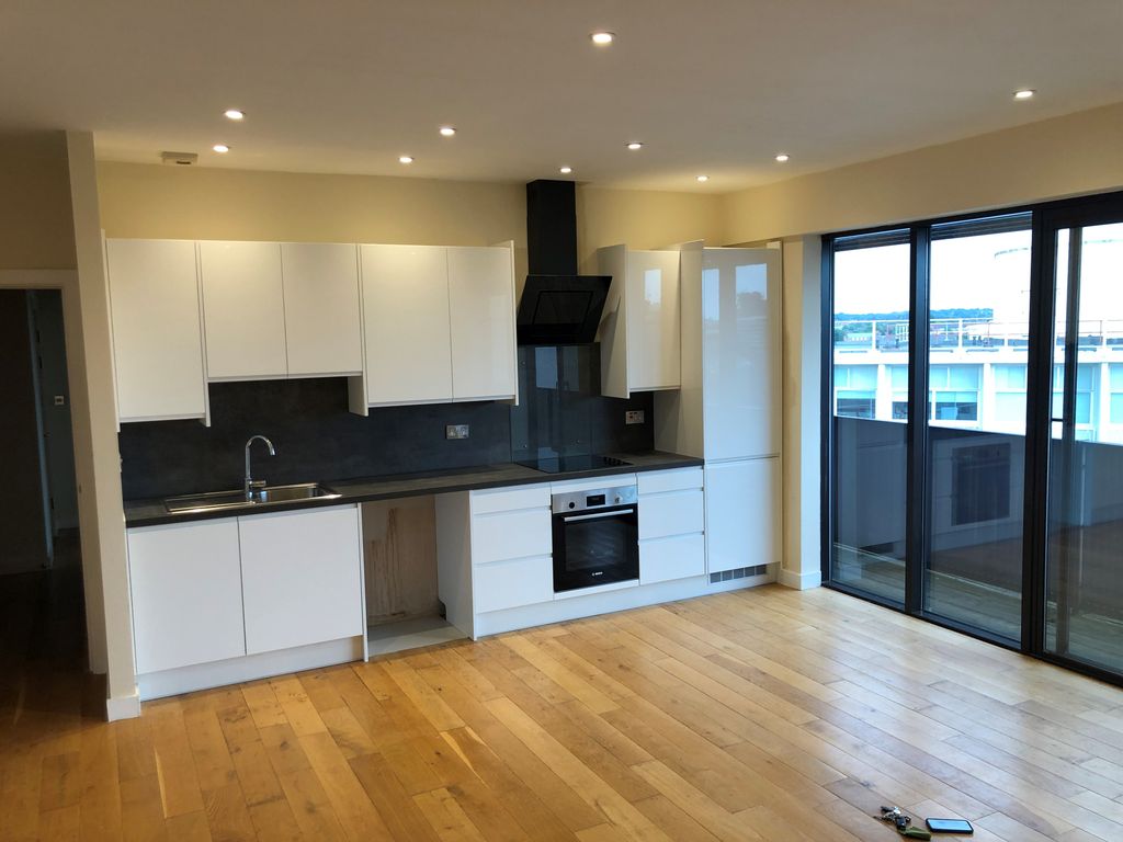 2 bed flat for sale in Lee Circle, Leicester LE1, £150,000