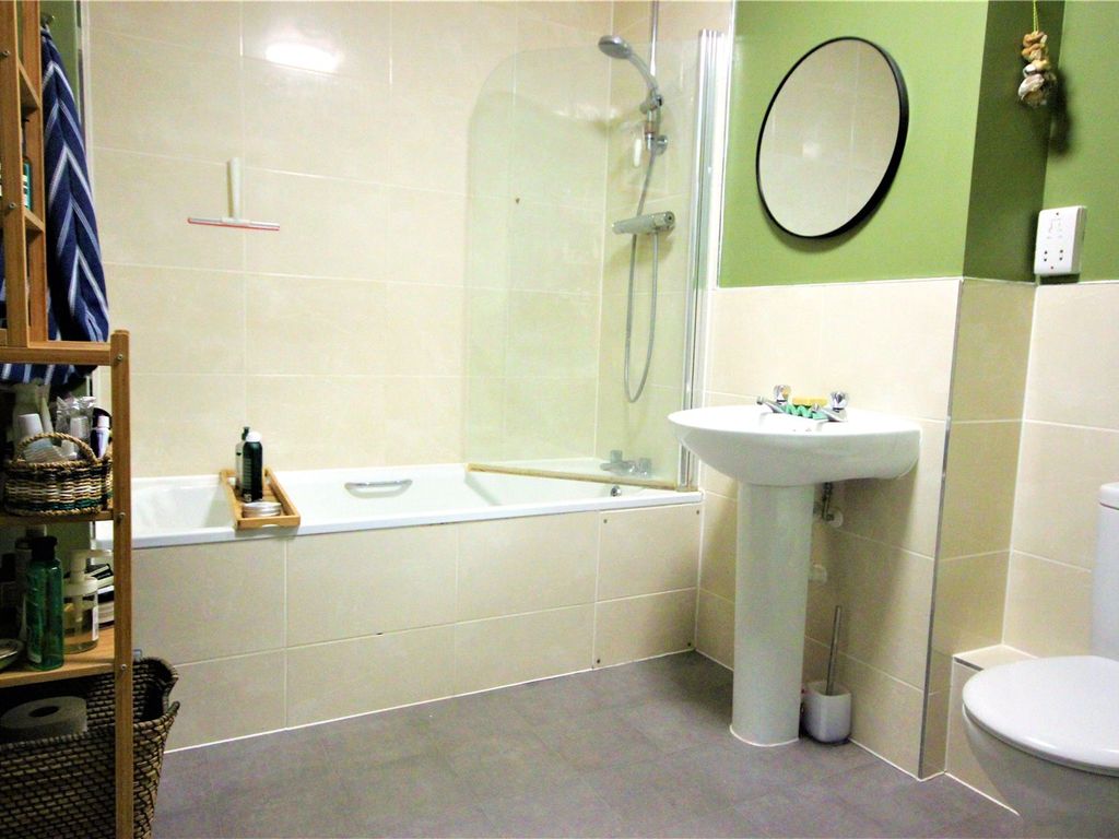2 bed flat for sale in Baptist Mills Court, Bristol BS5, £138,000