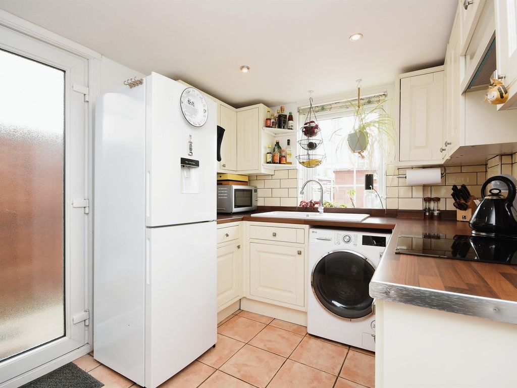 2 bed terraced house for sale in Parsonage Street, Halstead CO9, £250,000