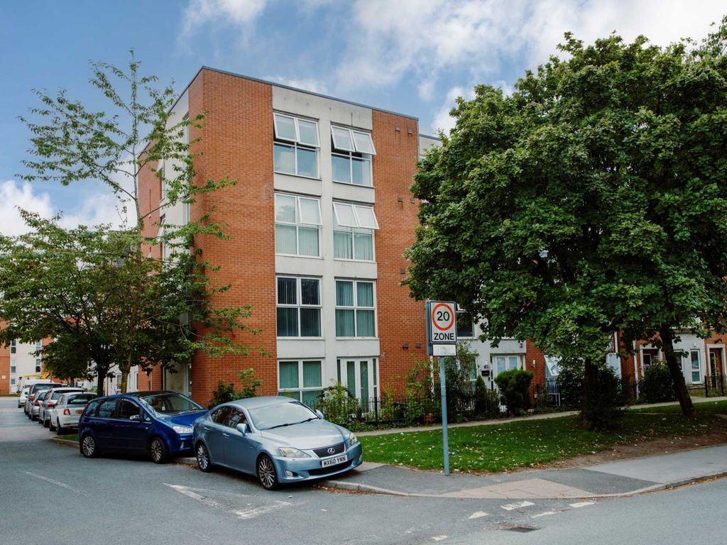 2 bed flat for sale in Rowan Way, Broughton Green M7, £139,950