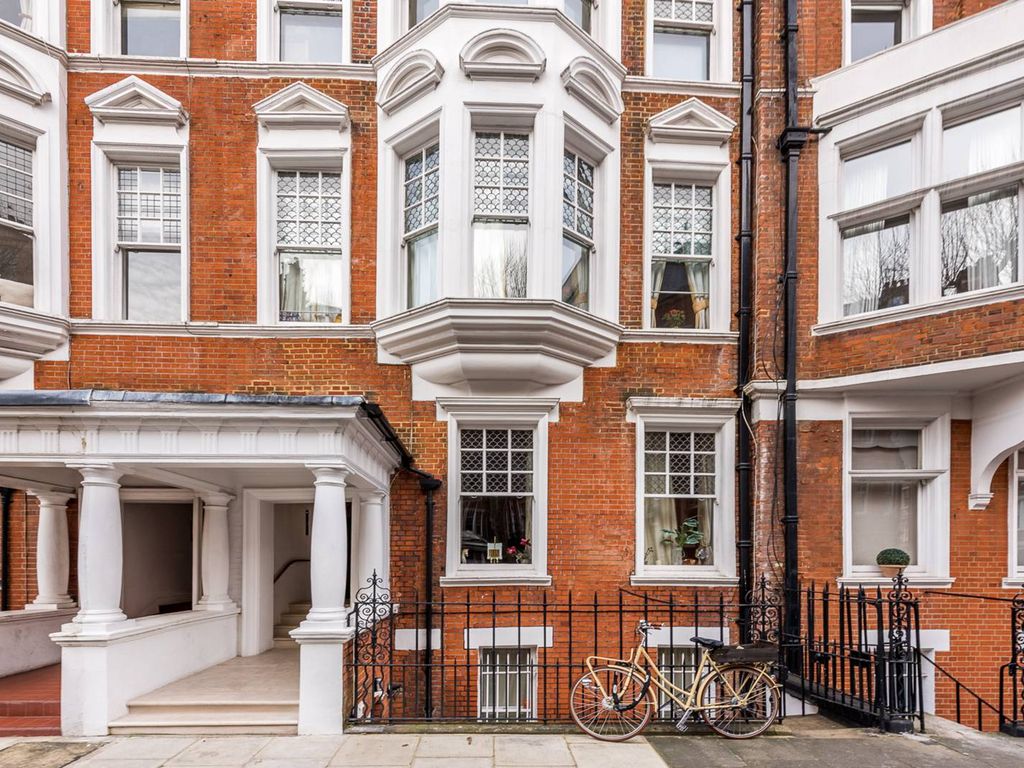 1 bed flat for sale in Embankment Gardens, Chelsea, London SW3, £300,000