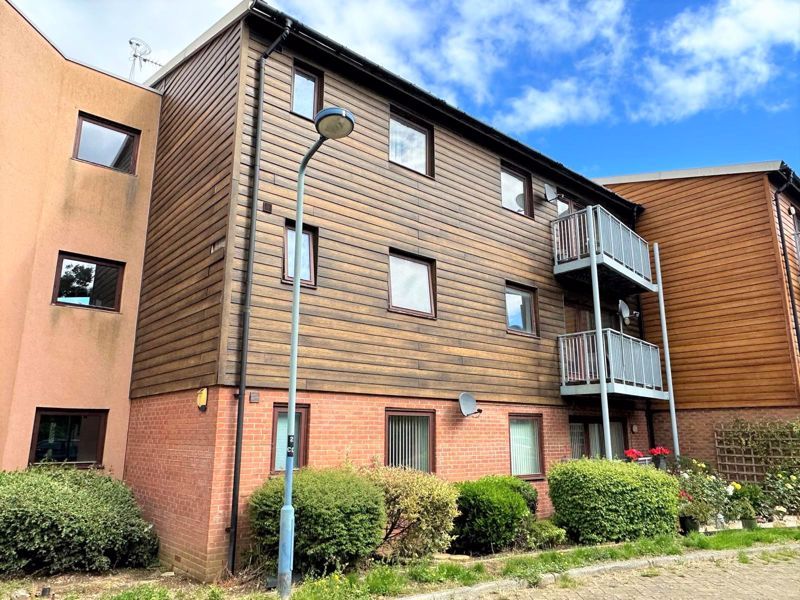 2 bed flat for sale in Chasewater Crescent, Broughton, Milton Keynes MK10, £200,000