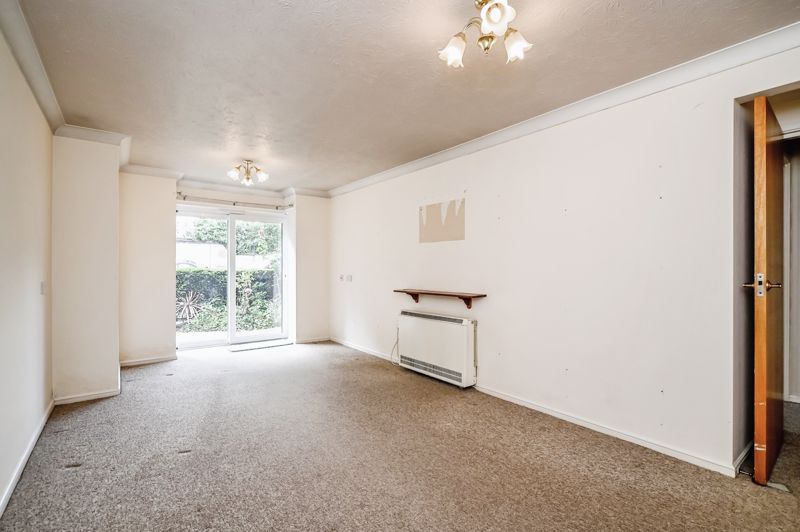 2 bed flat for sale in Aspley Court, Bedford MK40, £90,000