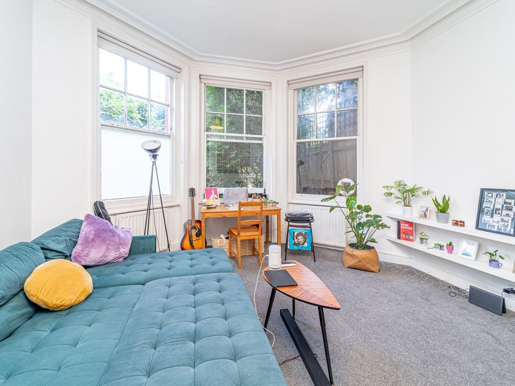 1 bed flat for sale in Alexandra Park Road, London N10, £325,000