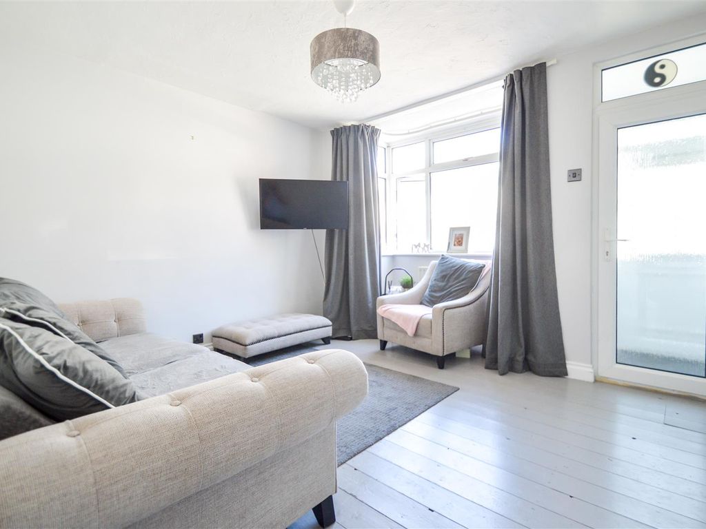 3 bed property for sale in Milton Road, Gillingham ME7, £240,000