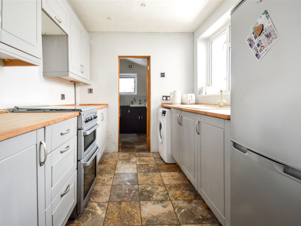 3 bed property for sale in Milton Road, Gillingham ME7, £240,000