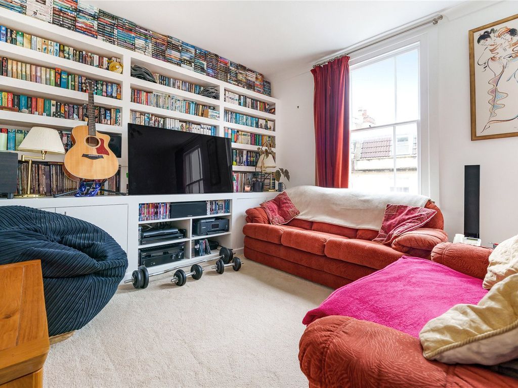 2 bed flat for sale in The Mall, Bristol BS8, £325,000
