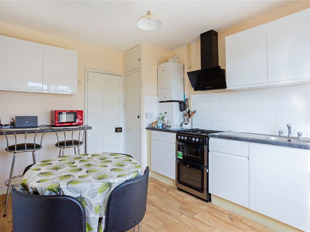 2 bed flat for sale in James Street, Oxford OX4, £280,000