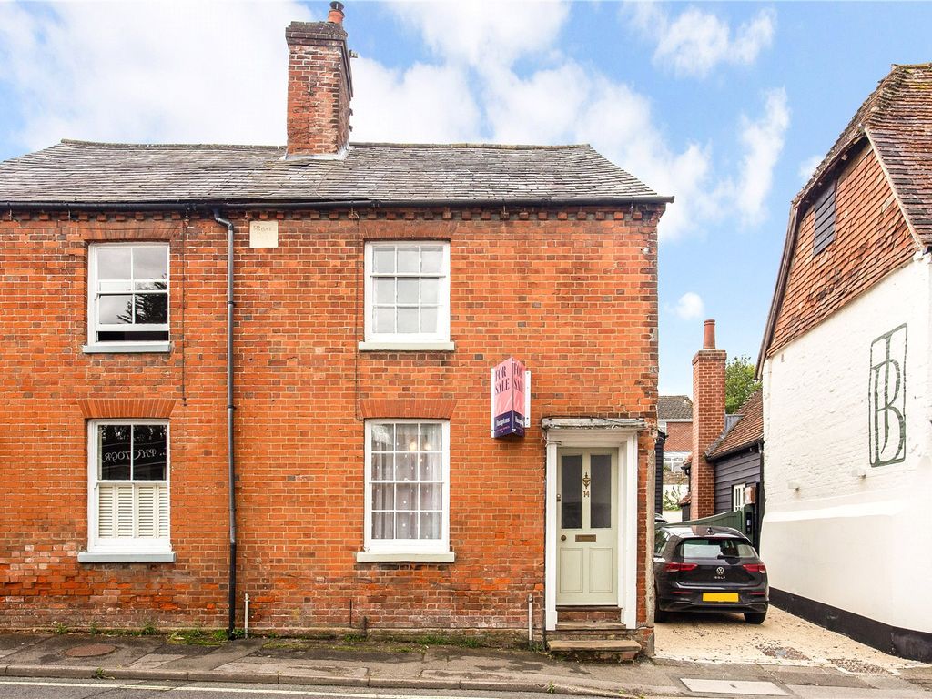 2 bed end terrace house for sale in George Street, Newbury RG20, £325,000
