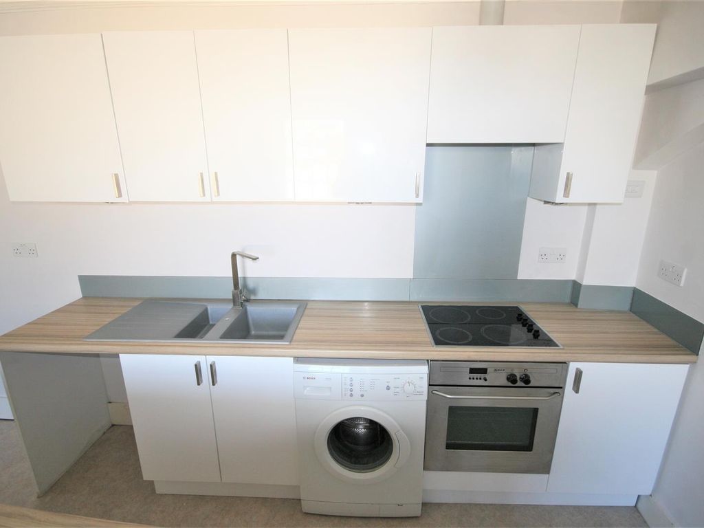 1 bed flat for sale in Lewes Crescent, Brighton BN2, £259,950