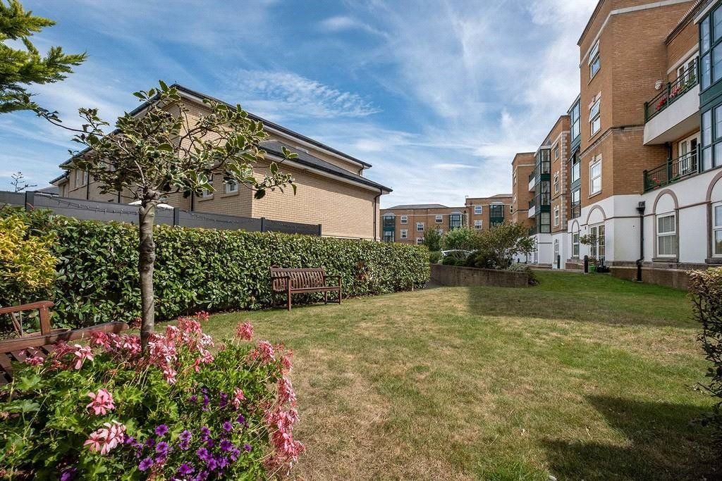 2 bed flat for sale in Medina Gardens, Cowes, Isle Of Wight PO31, £255,000