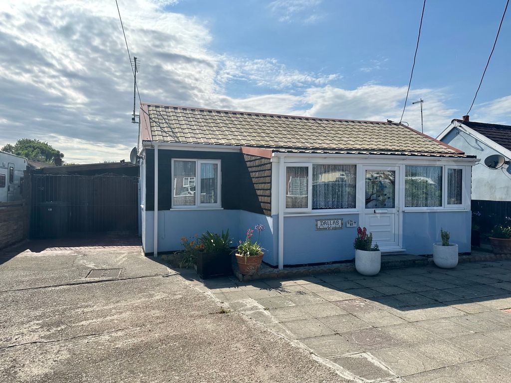 4 bed detached bungalow for sale in Fakes Road, Hemsby, Great Yarmouth NR29, £180,000