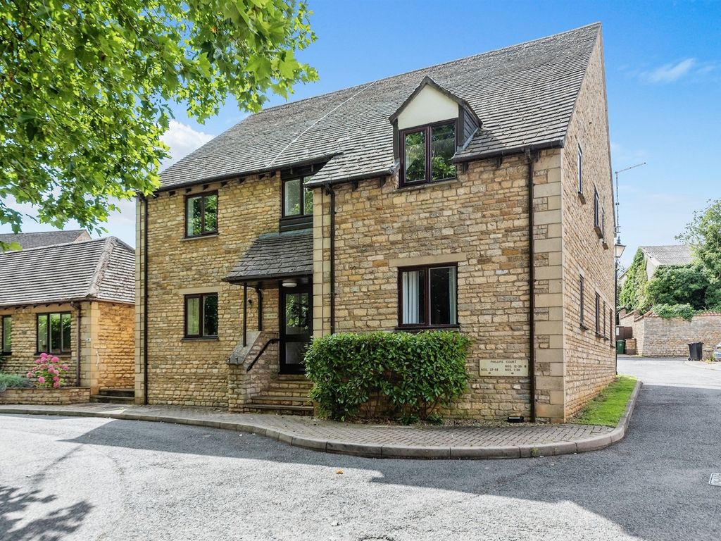 2 bed flat for sale in Phillips Court, Stamford PE9, £220,000
