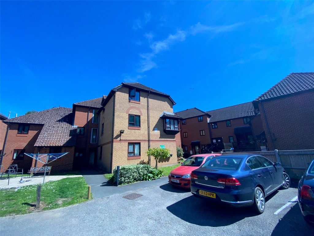 1 bed flat for sale in Hesketh House, Southampton SO15, £42,000