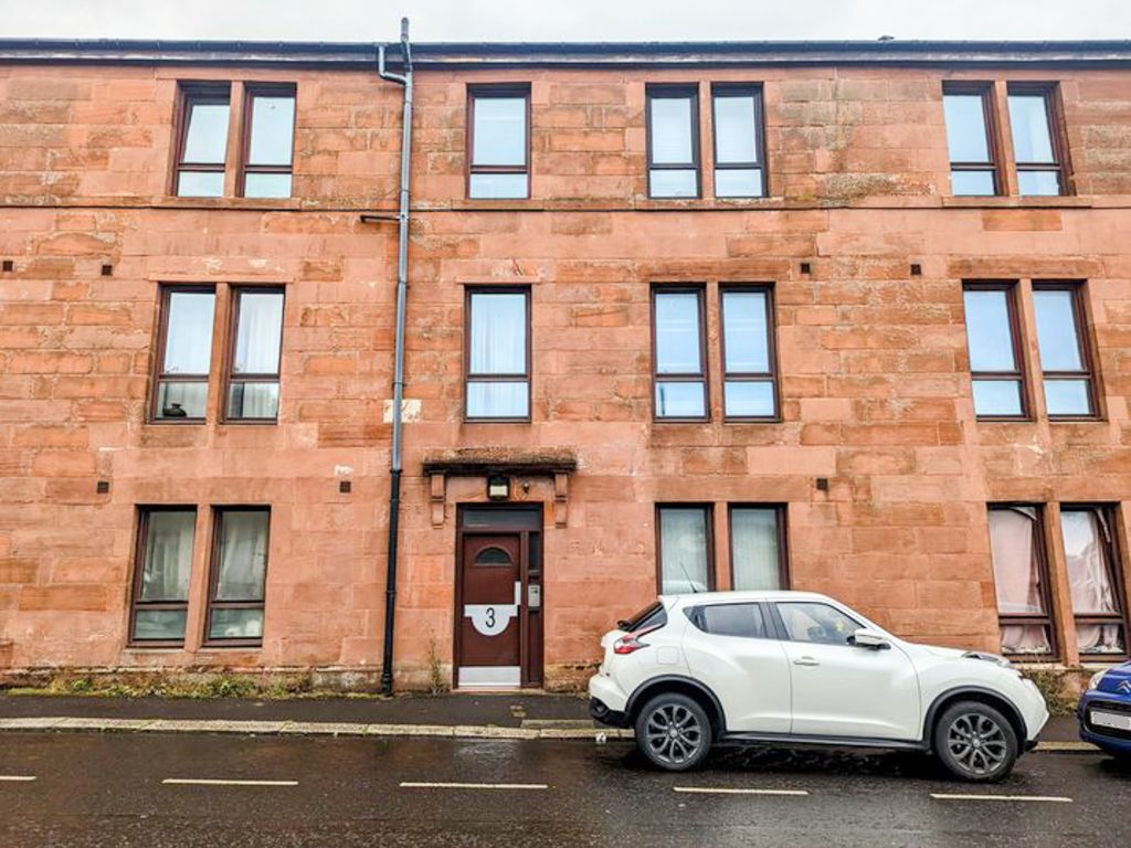 1 bed flat for sale in Victoria Road, Saltcoats KA21, £34,000