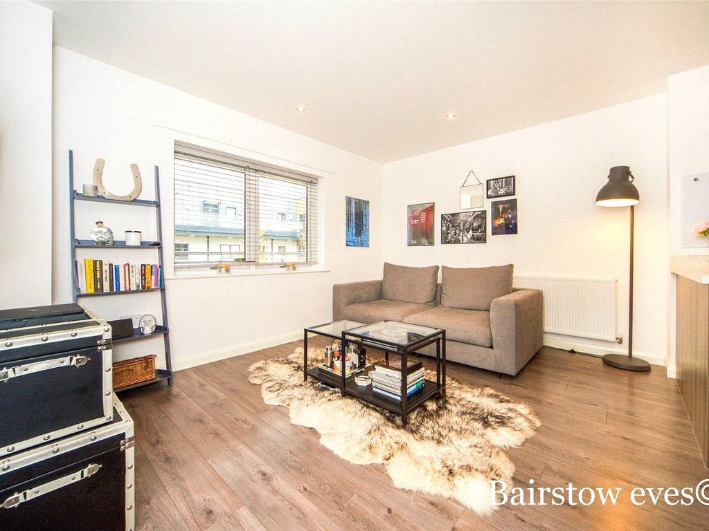 1 bed flat for sale in Broughton Place, London E17, £130,000