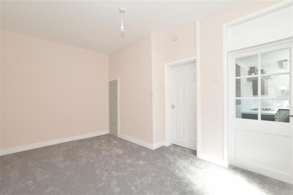 1 bed flat for sale in Copnor Road, Portsmouth, Hampshire PO3, £140,000