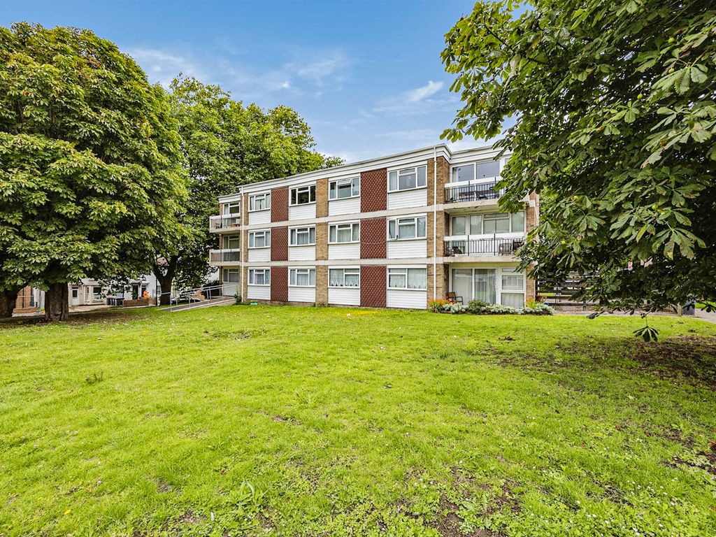 2 bed flat for sale in Starle Close, Canterbury CT1, £190,000