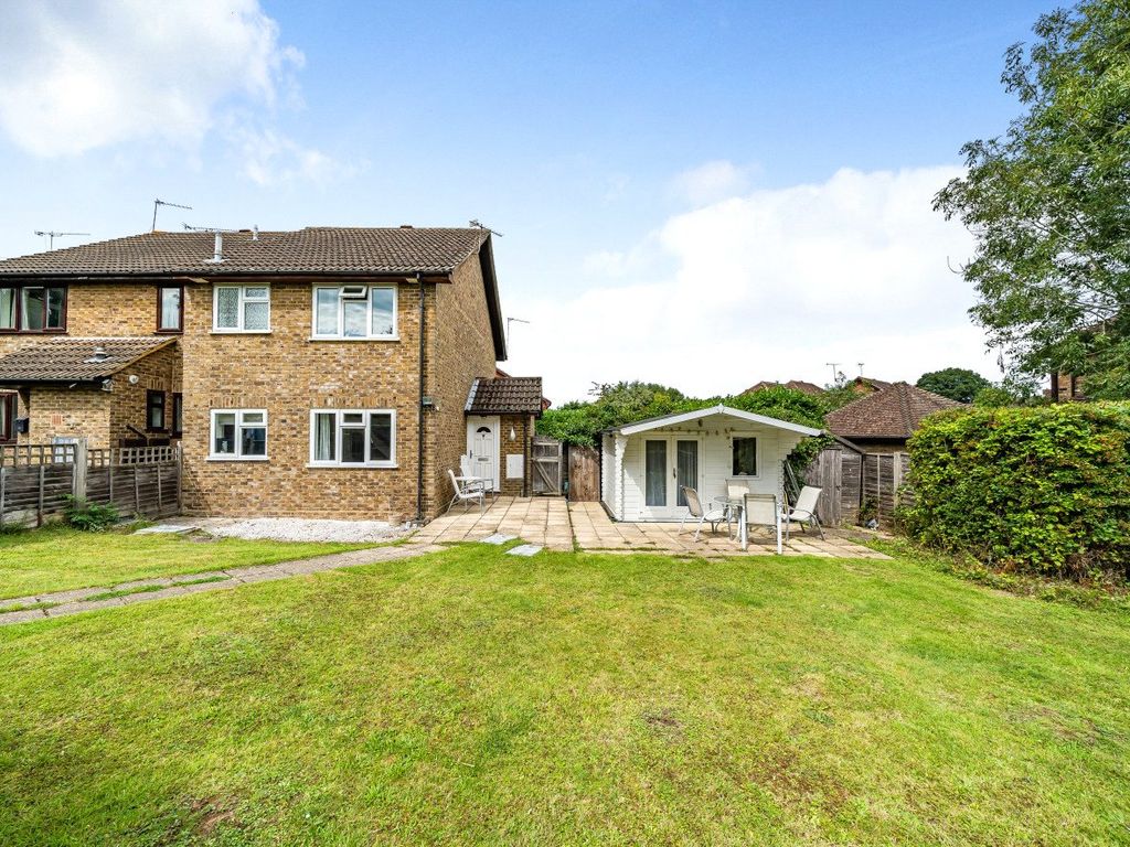 1 bed terraced house for sale in Guildford, Surrey GU4, £325,000