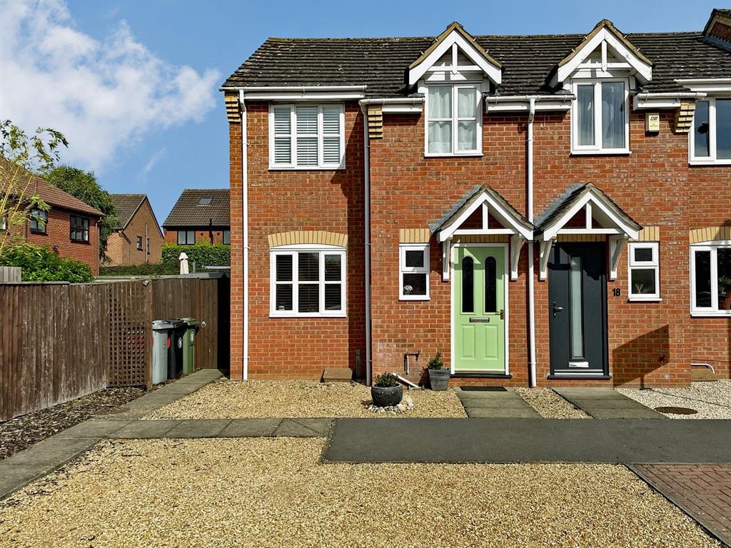3 bed end terrace house for sale in Clover Gardens, Stamford PE9, £279,950