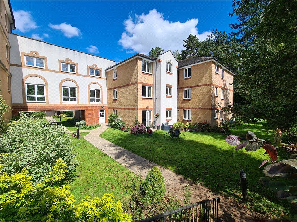 1 bed flat for sale in Asprey Court, Stafford Road, Caterham CR3, £85,000