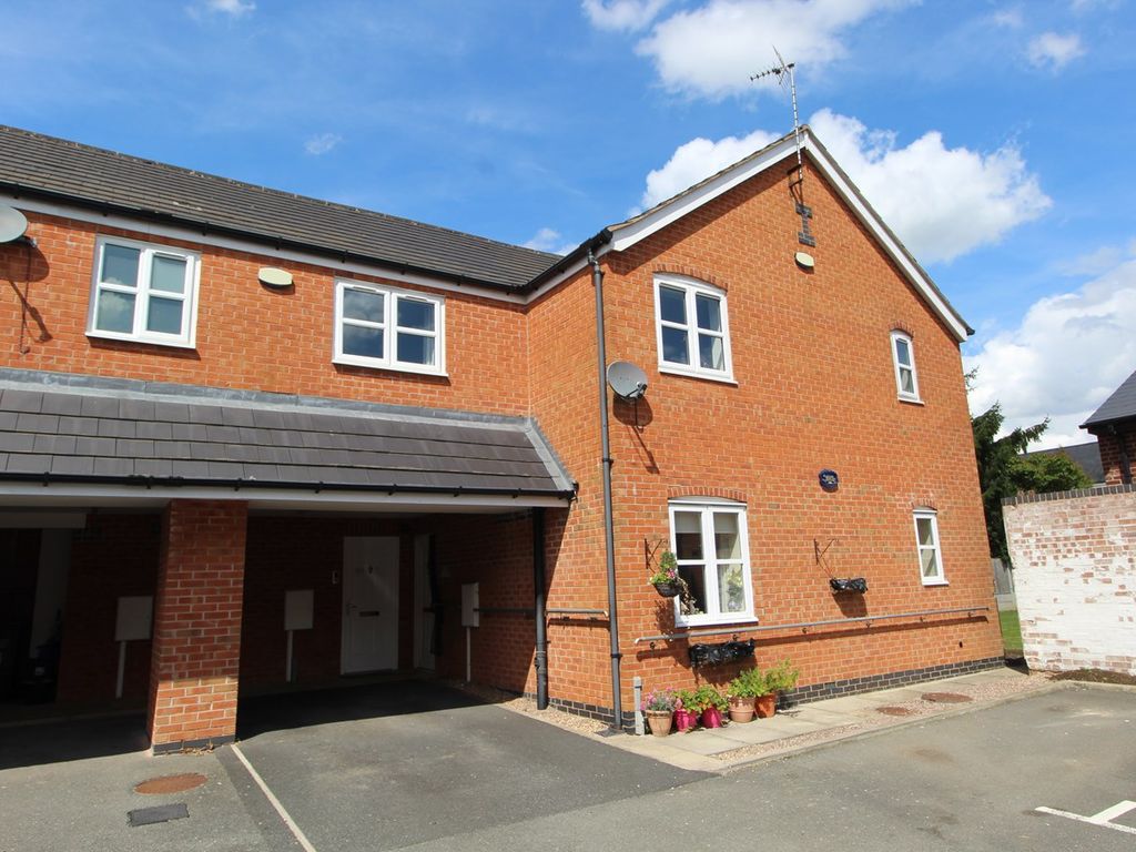 2 bed flat for sale in Cheney Court, Husbands Bosworth LE17, £130,000