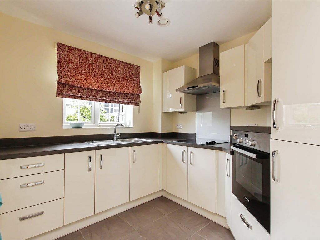 1 bed flat for sale in Roslyn Court, Lisle Lane, Ely, Cambridgeshire CB7, £279,950