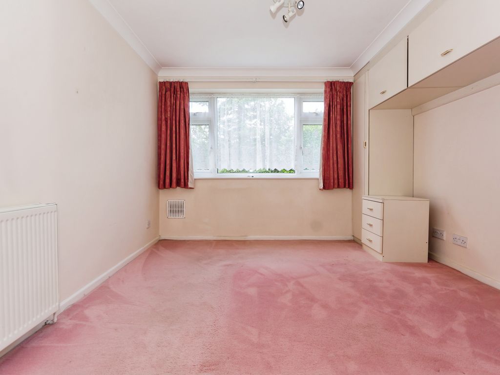 2 bed flat for sale in Regency Drive, Rednal Road, Birmingham B38, £185,000