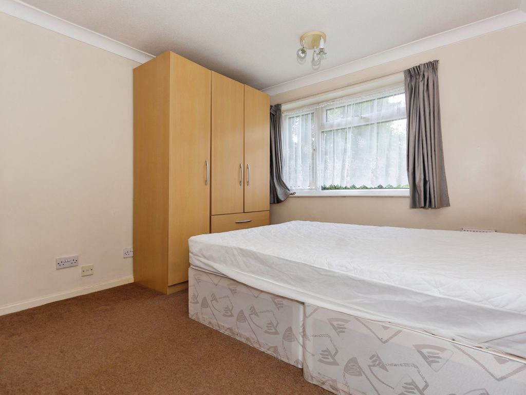 2 bed flat for sale in Regency Drive, Rednal Road, Birmingham B38, £185,000