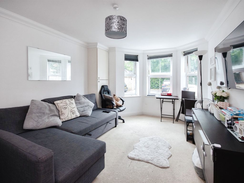 2 bed flat for sale in Richmond Park Road, Bournemouth BH8, £200,000