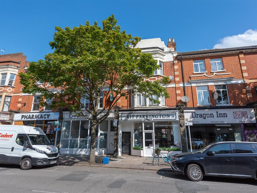 1 bed flat for sale in Sheen Road, Richmond TW9, £309,950