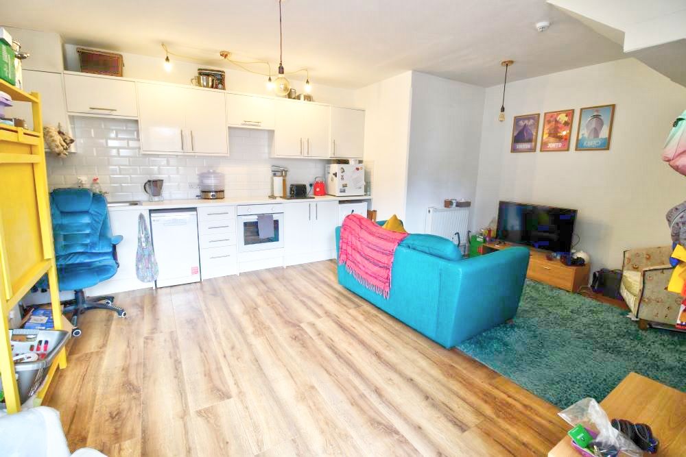 1 bed flat for sale in Royal Parade, Eastbourne BN22, £140,000
