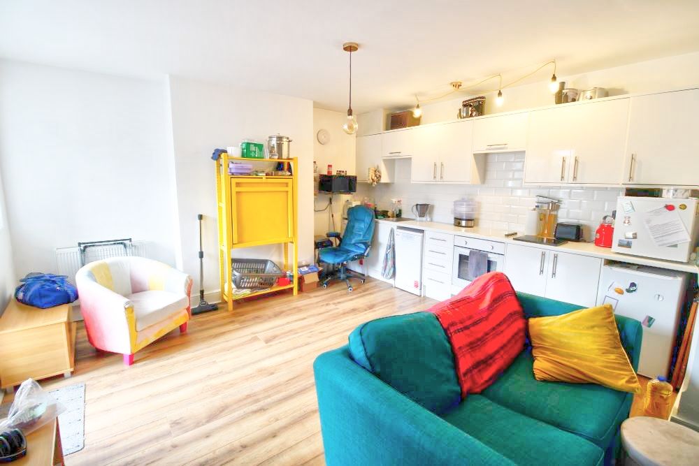 1 bed flat for sale in Royal Parade, Eastbourne BN22, £140,000
