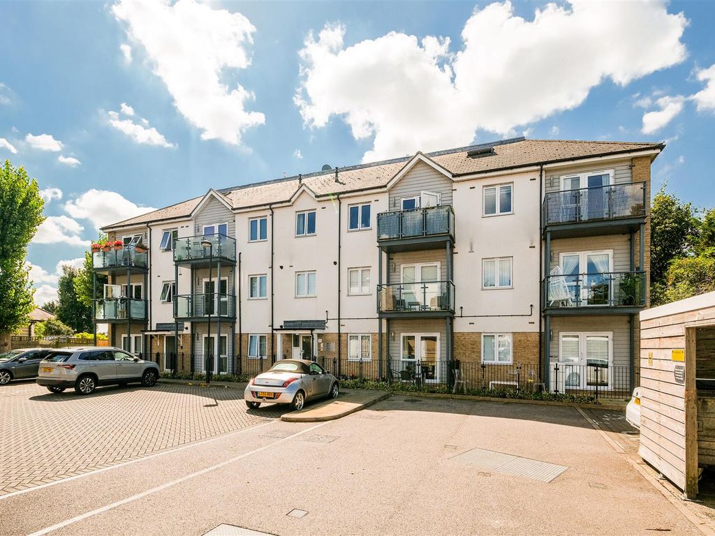 2 bed flat for sale in Louisa Oakes Close, London E4, £325,000