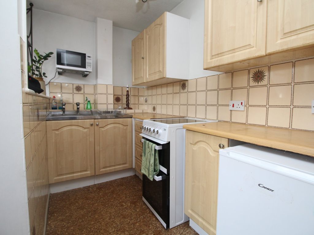 1 bed flat for sale in Buckingham Place, Brighton BN1, £175,000