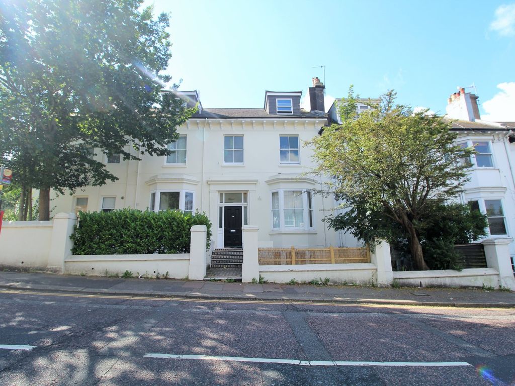 1 bed flat for sale in Buckingham Place, Brighton BN1, £175,000