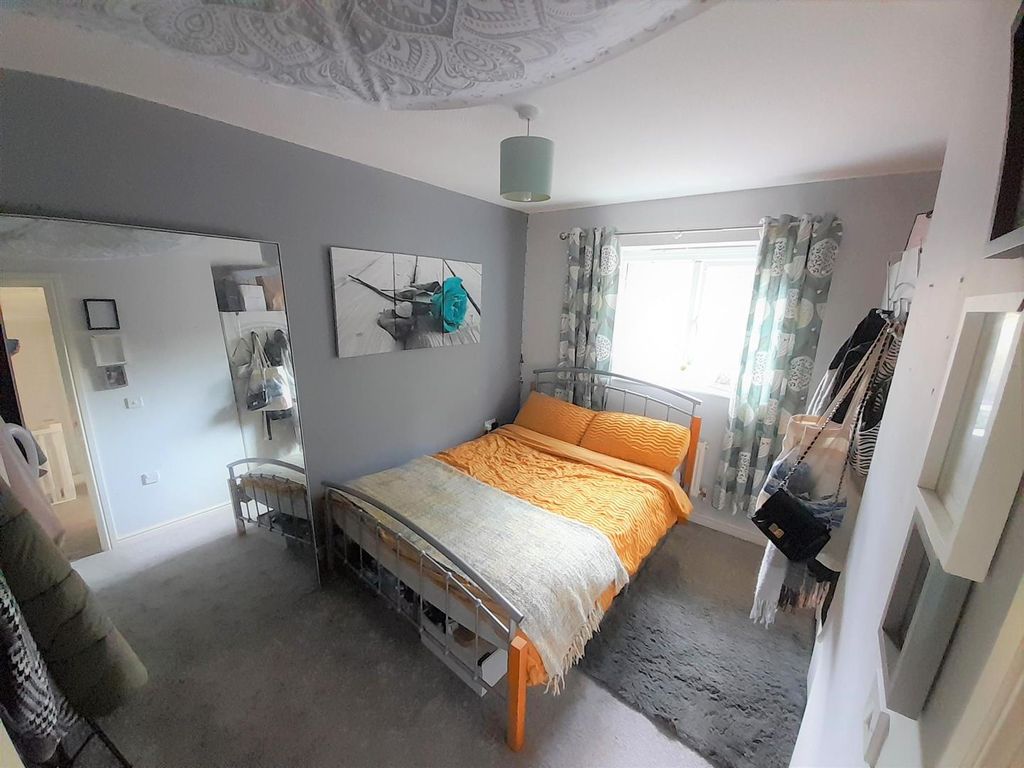 4 bed detached house for sale in Clos Bryn Haul, Llwynhendy, Llanelli SA14, £255,000