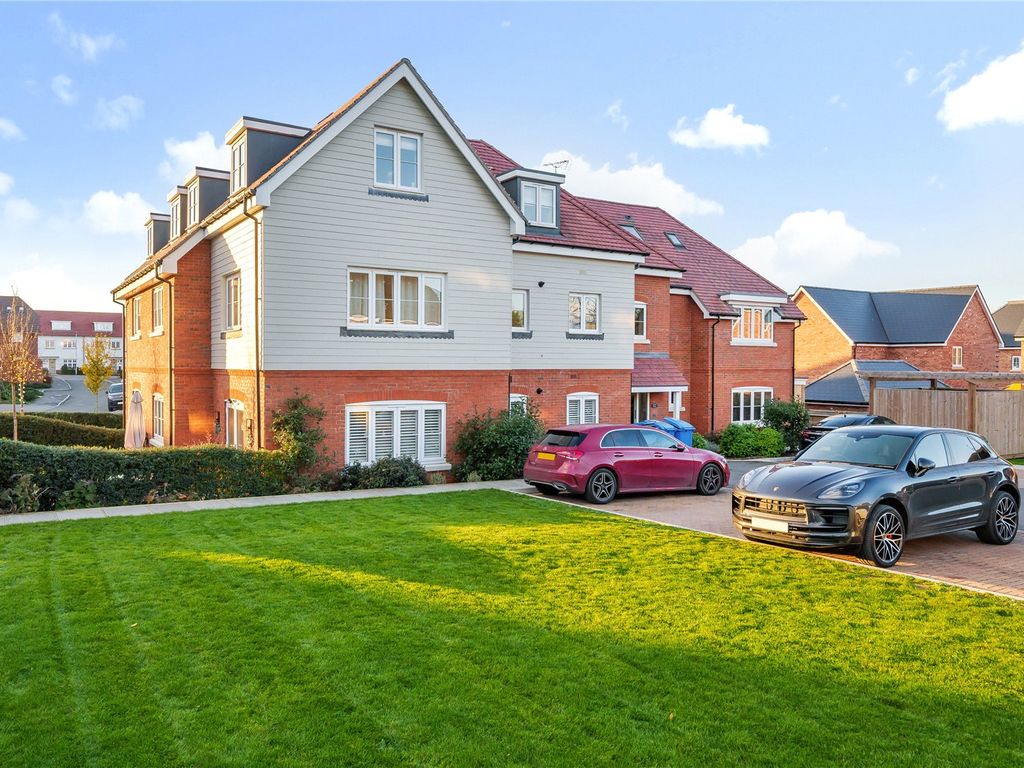 1 bed flat for sale in Crayford Mead, Warfield, Bracknell, Berkshire RG42, £290,000