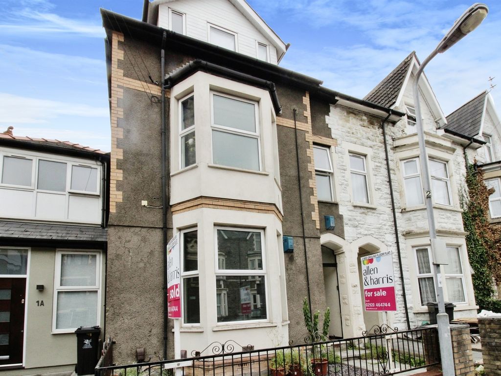 2 bed flat for sale in Piercefield Place, Roath, Cardiff CF24, £220,000